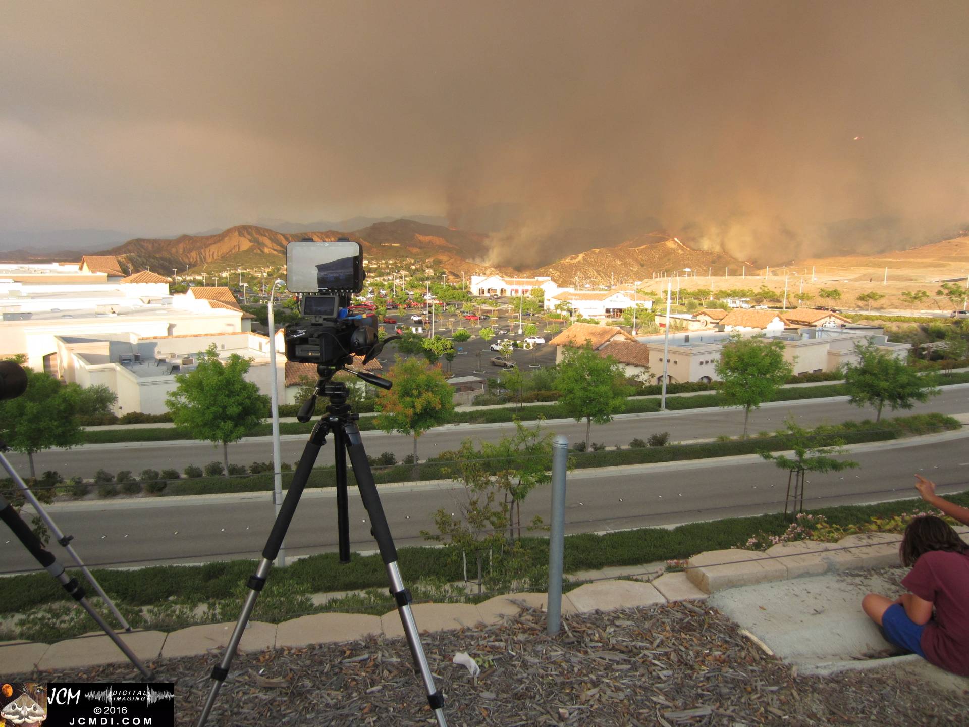 Sand Fire near Fair Oaks Ranch in Santa Clarita - fire and jcmdi camera JCMDI.COM